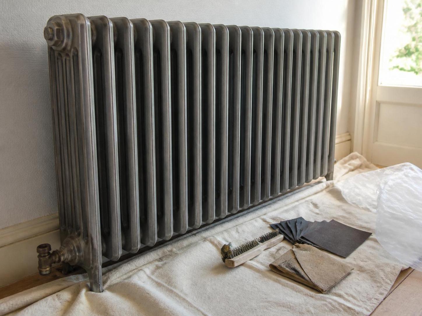 découvrez comment peindre un radiateur en fonte : guide complet de préparation, sélection de la peinture haute température adaptée et conseils pour une application réussie.