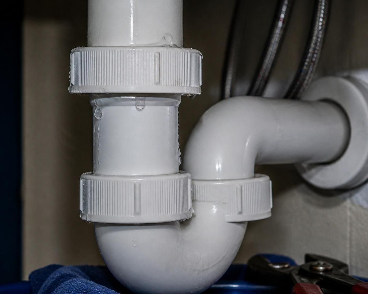 découvrez pourquoi un siphon qui se desserre peut poser problème, comment le resserrer correctement et quand il est nécessaire de le remplacer pour éviter les fuites.