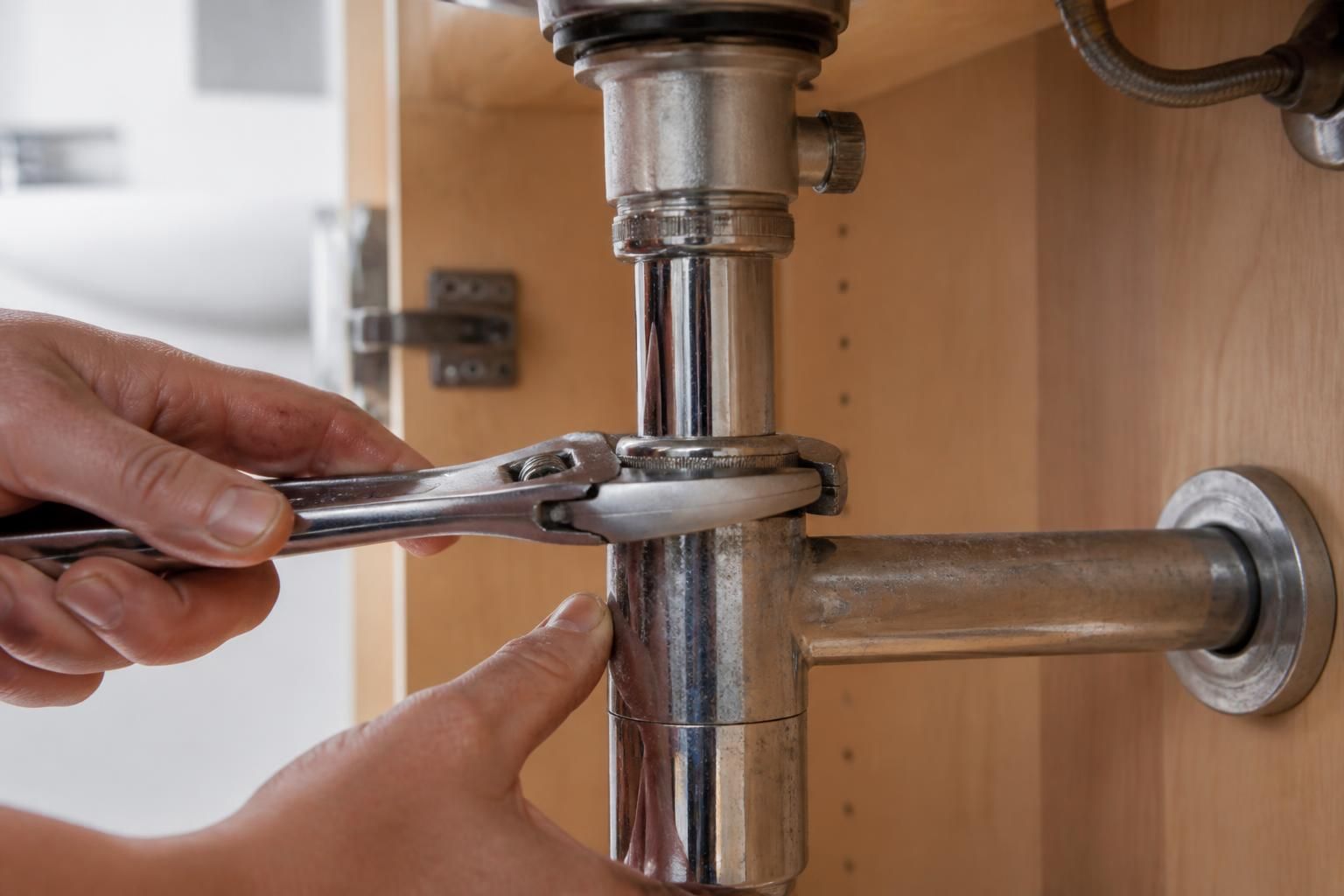 découvrez quand et pourquoi il est nécessaire de remplacer un siphon qui se desserre, pour éviter les fuites et assurer le bon fonctionnement de votre plomberie.