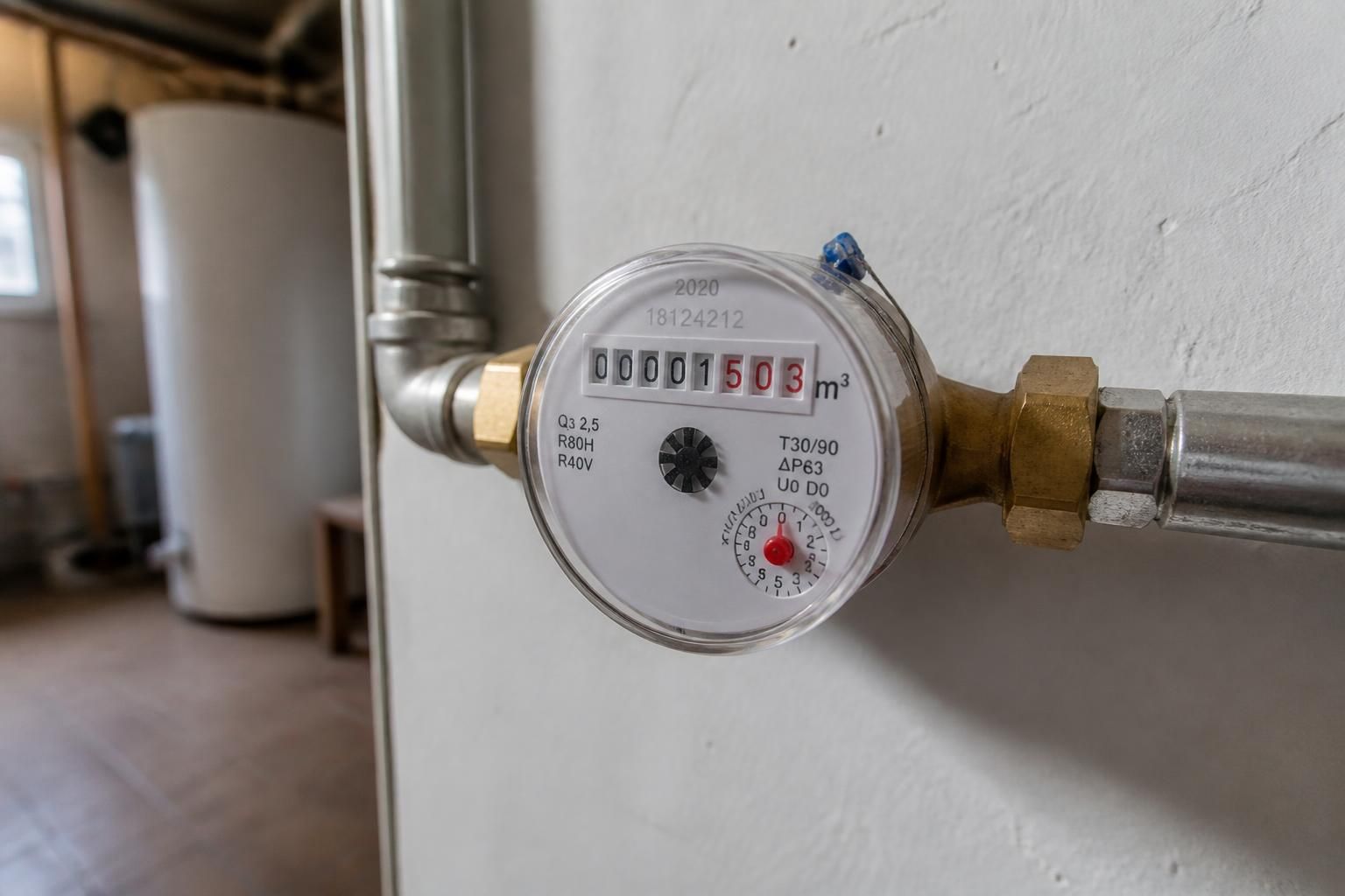 découvrez les conseils pour comprendre pourquoi votre compteur d'eau tourne sans fuite visible et les étapes à suivre pour résoudre ce problème efficacement.