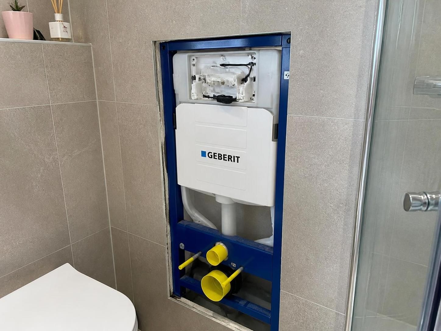 découvrez tout sur la chasse d'eau des wc suspendus, un mécanisme innovant et efficace pour une plomberie moderne et esthétique. conseils, fonctionnement et entretien.