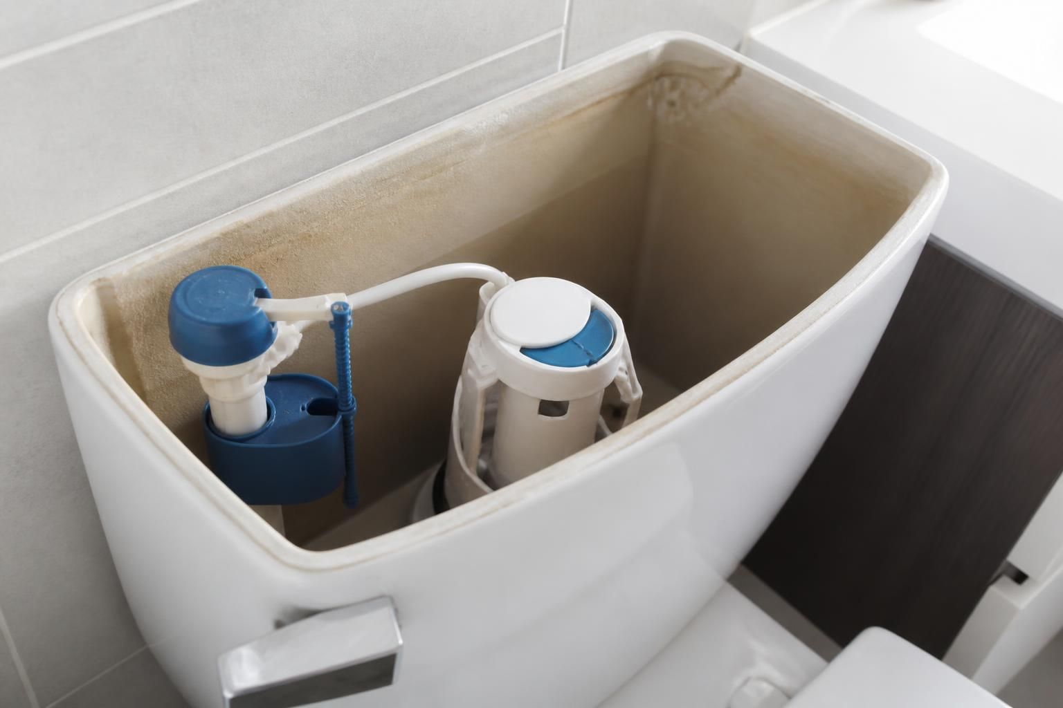 découvrez les causes d'une chasse d'eau qui coule en continu et apprenez les étapes simples pour la réparer efficacement et économiser de l'eau.