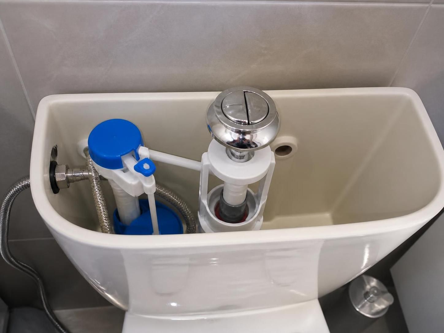 apprenez à démonter une chasse d'eau facilement et sans abîmer vos installations grâce à notre guide étape par étape simple et efficace.