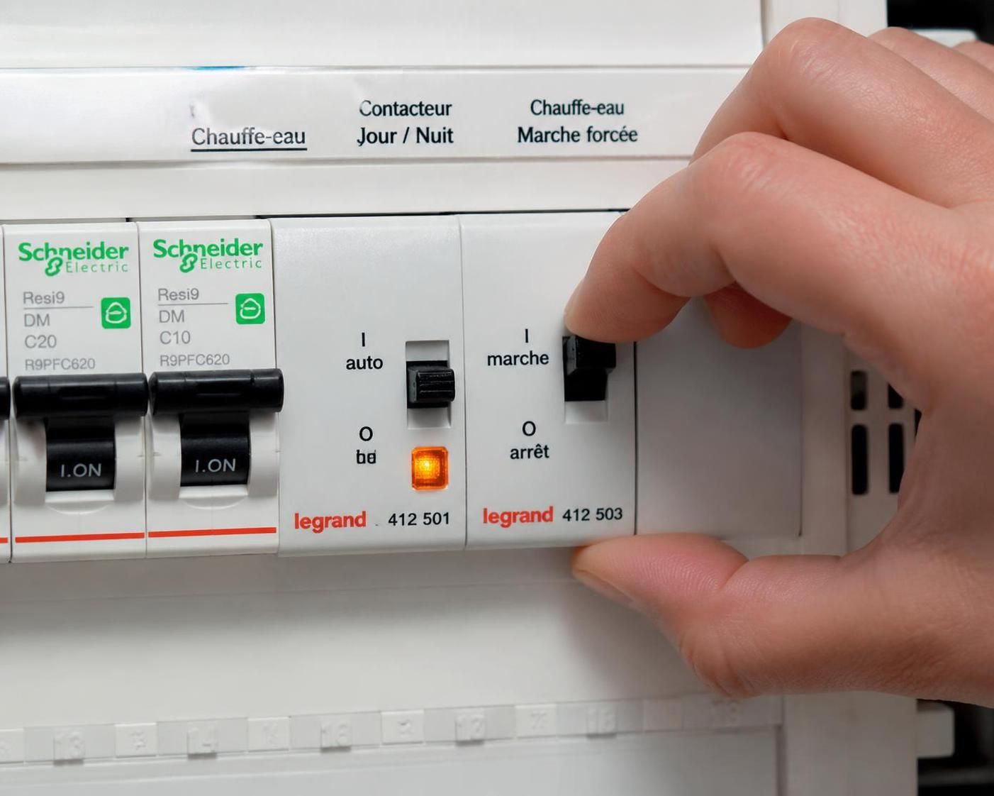 découvrez comment réaliser une marche forcée sur un chauffe-eau, le geste simple et efficace pour dépanner rapidement votre appareil.